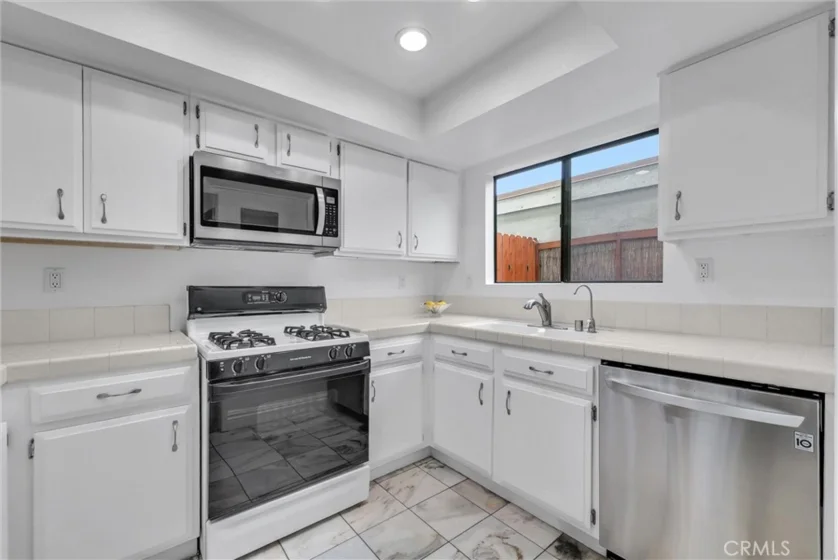 229 W Wilson Street #10 photo 14