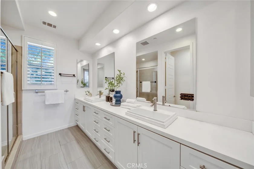 182 Finch photo 18