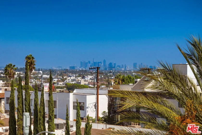851 N San Vicente Boulevard #304 photo 17