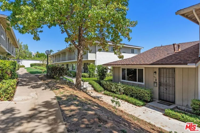 4528 Bates Drive photo 5