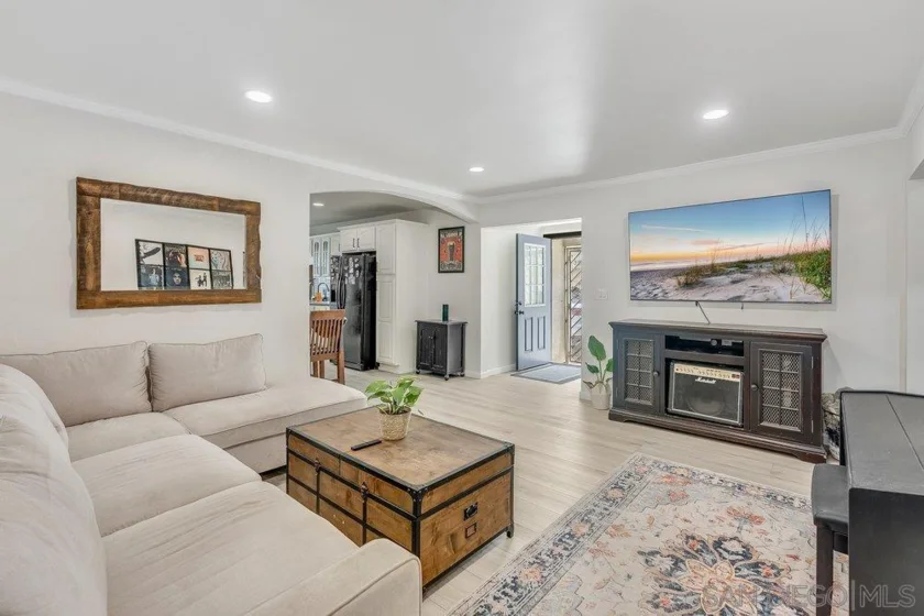 711 Island Court #B photo 28