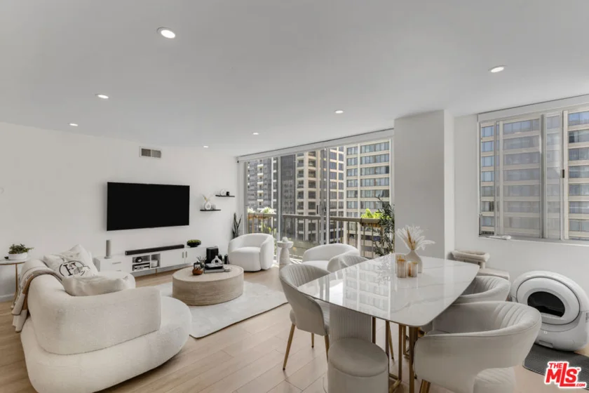 10747 Wilshire Boulevard #902 photo 1