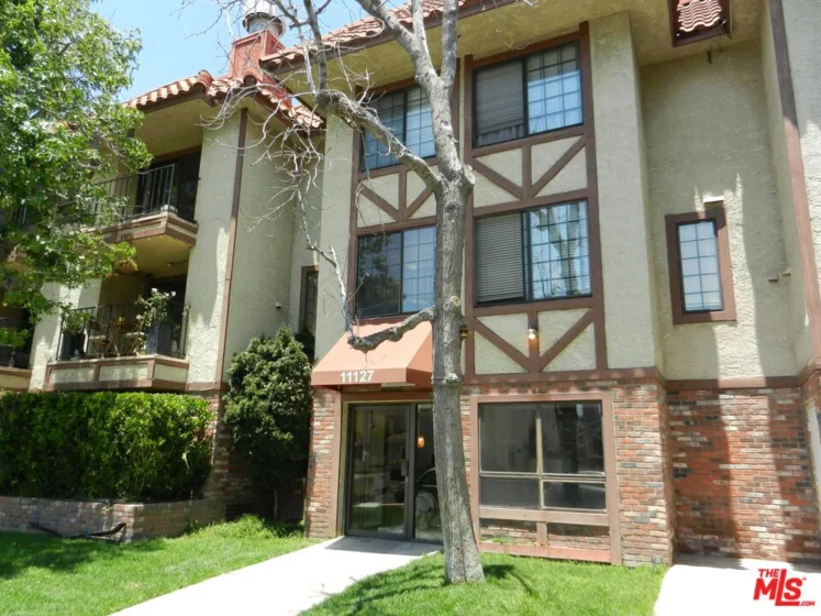 11127 La Maida Street #21 photo 1