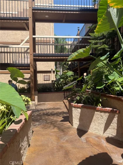 441 E San Jose #309 photo 2