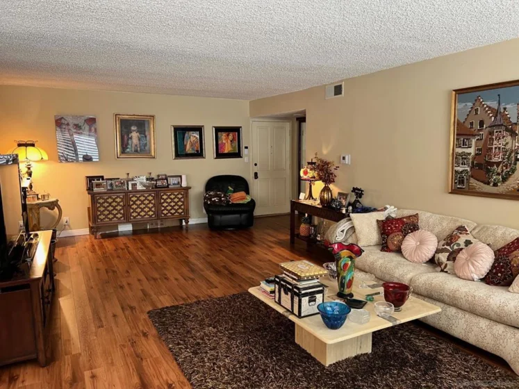 4487 Colbath Avenue #207 photo 8