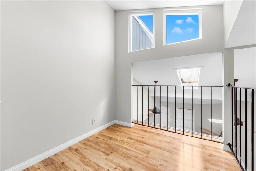345 University #F6 photo 38