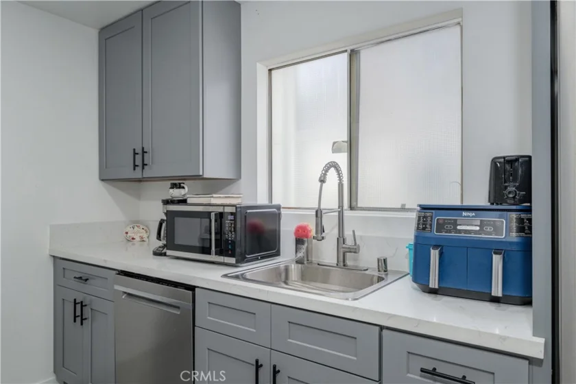 2803 S Fairview #C photo 9