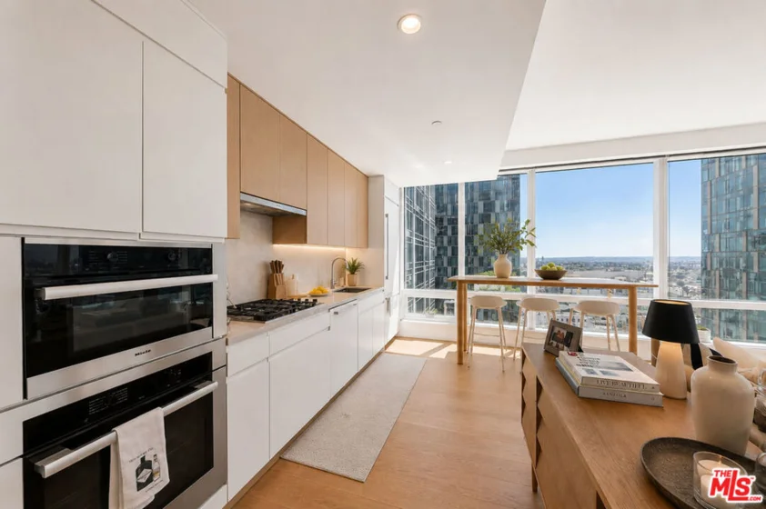 877 Francisco Street #1611 photo 2