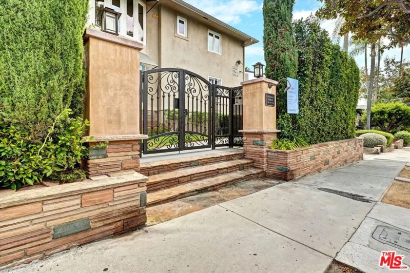 1346 N Crescent Heights Boulevard #1 photo 22