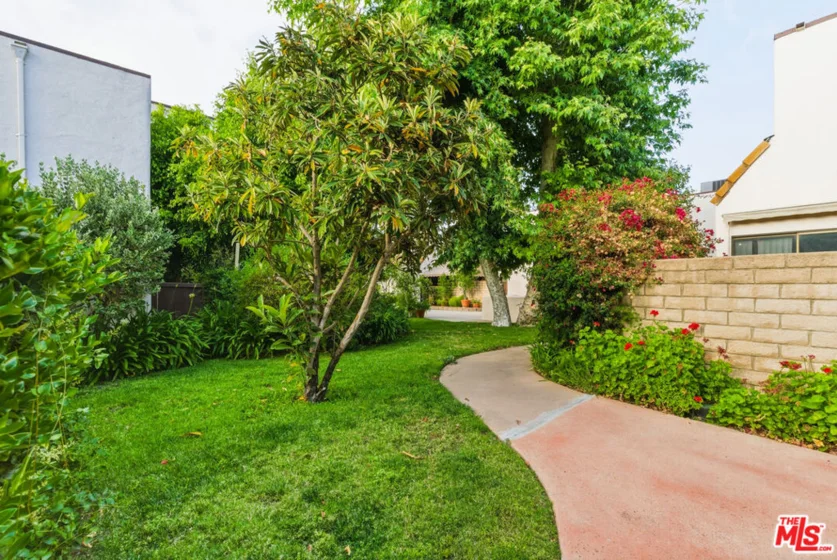 5243 Yarmouth Avenue #31 photo 38
