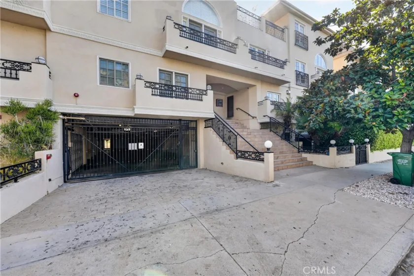 1820 Holmby Avenue #1 photo 32