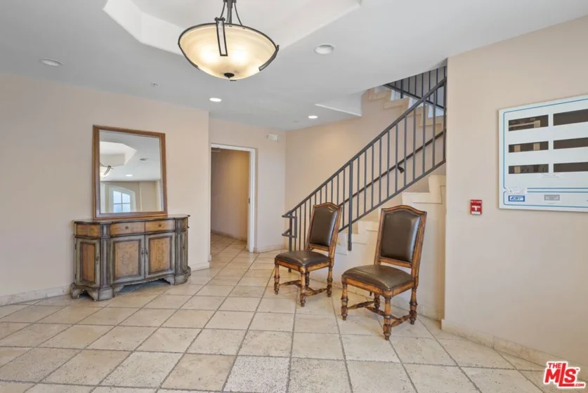1522 S Saltair Avenue #304 photo 2