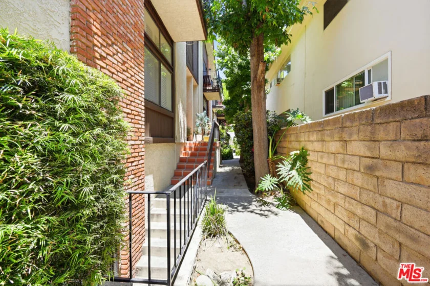14937 Sherman Way #2 photo 57
