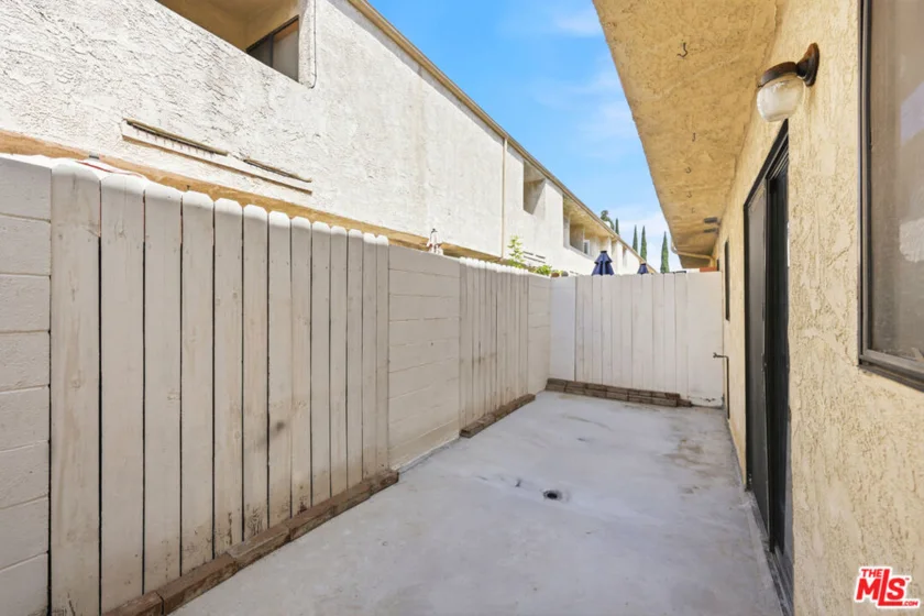 14937 Sherman Way #2 photo 27
