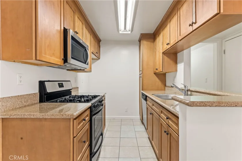 20327 Saticoy Street #102 photo 4
