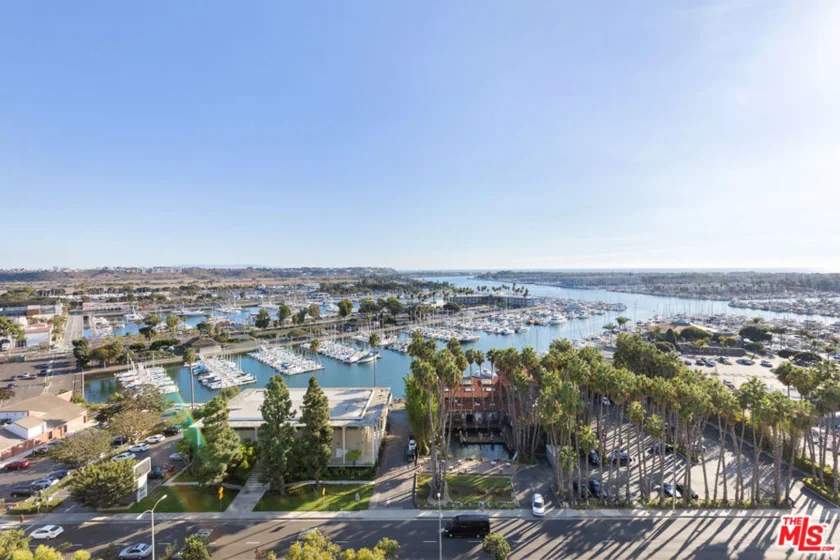 13600 Marina Pointe Drive #1609 photo 1