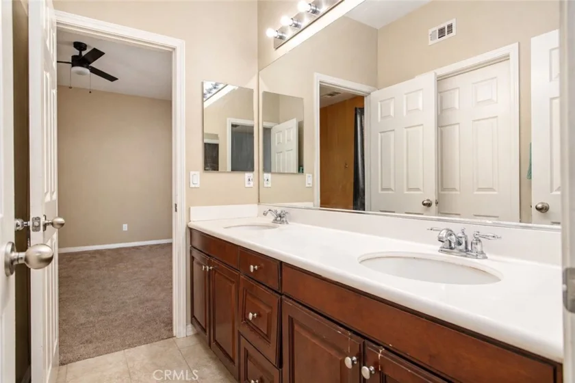 22862 Montanya photo 25