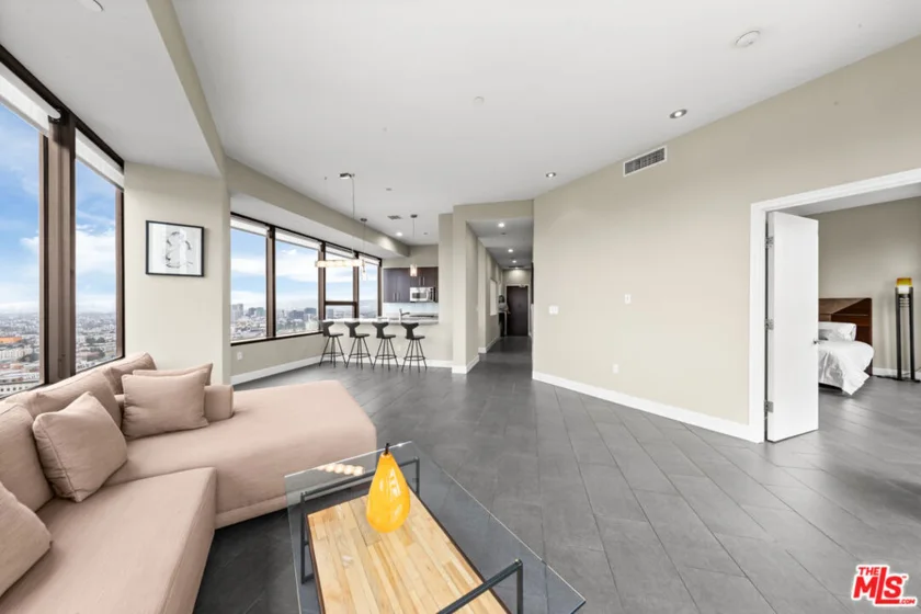 1100 Wilshire Boulevard #2411 photo 2