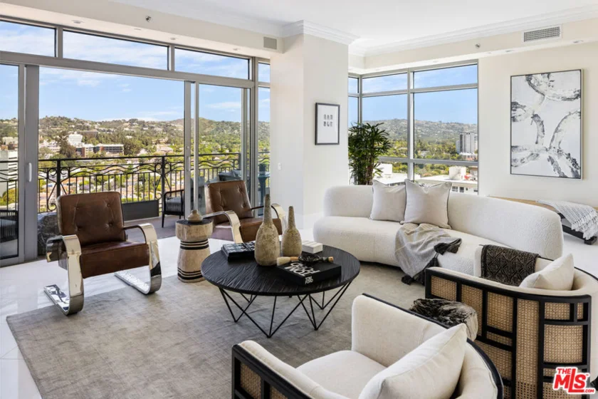 10800 Wilshire Boulevard #1902 photo 1