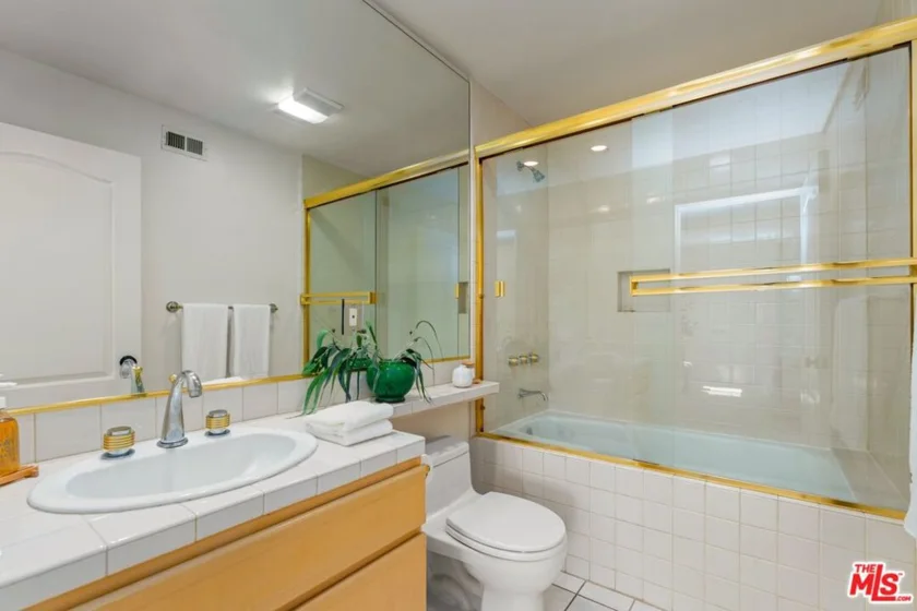 390 S Sepulveda Boulevard #409 photo 21