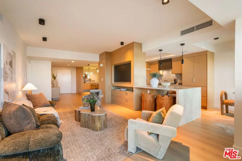 13600 Marina Pointe Drive #604 photo 1