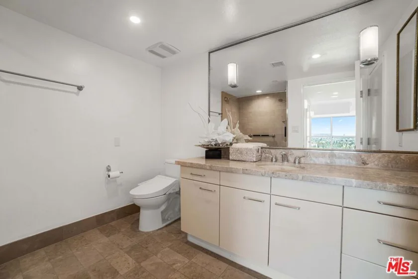 13600 Marina Pointe Drive #1904 photo 17