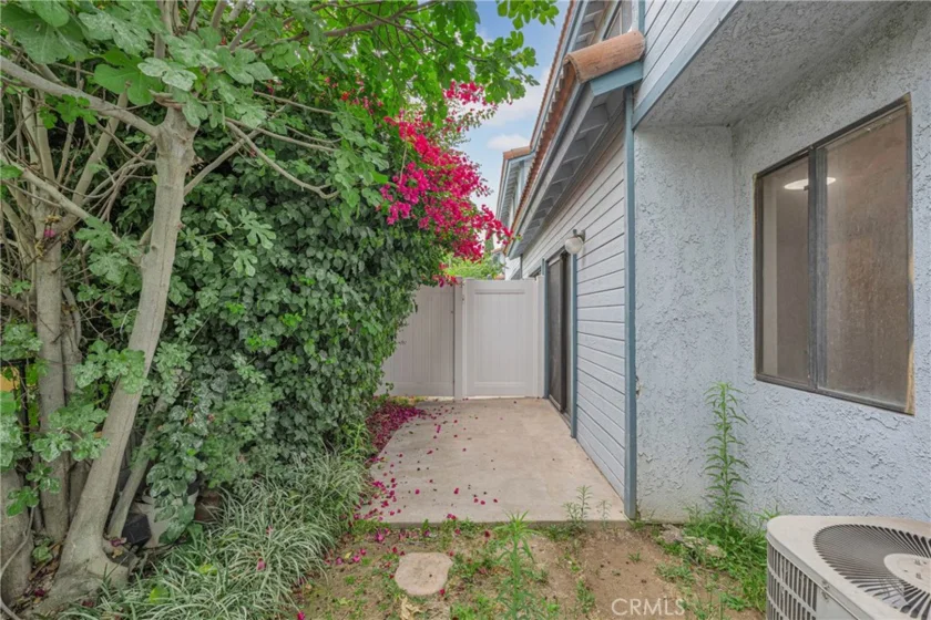 1255 N Los Robles Avenue #18 photo 24