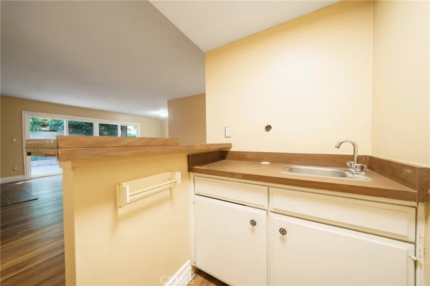 8120 Canby Ave #6 photo 14