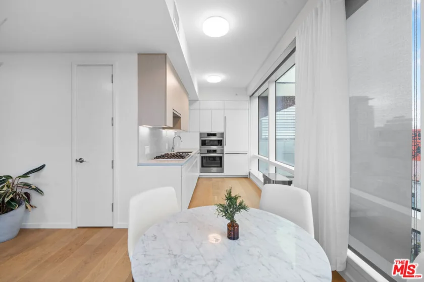 877 Francisco Street #1128 photo 6