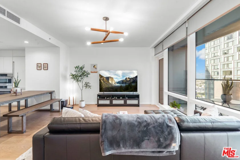877 Francisco Street #1116 photo 6