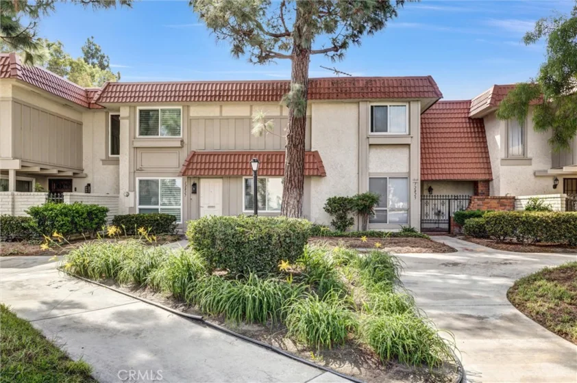 12827 Newhope photo 1