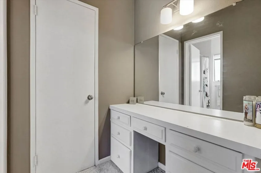1828 Barry Avenue #4 photo 16