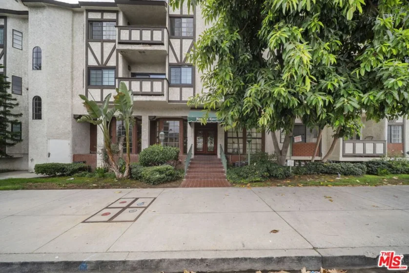 17914 Magnolia Boulevard #130 photo 28