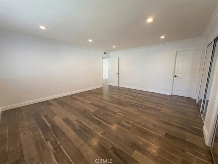 5354 Lindley #204 photo 9