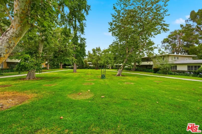 5327 Village photo 9