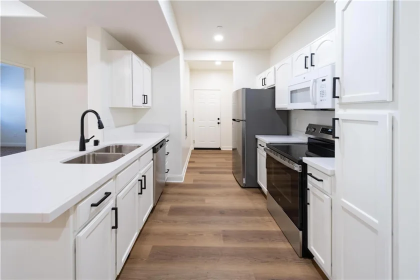 41410 Juniper Street #212 photo 2