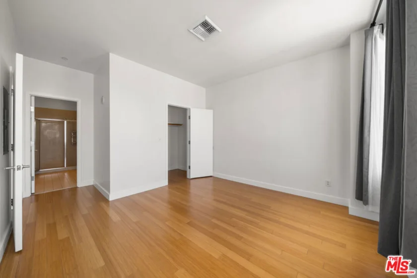 3810 Wilshire Boulevard #1801 photo 15