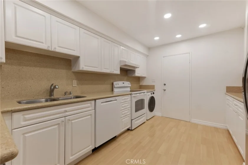 4807 Woodley Avenue #208 photo 16