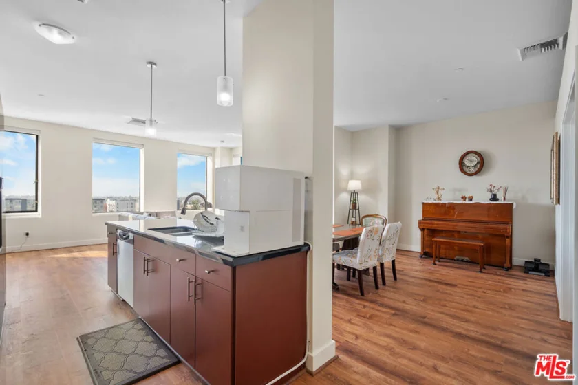 3810 Wilshire Boulevard #712 photo 6