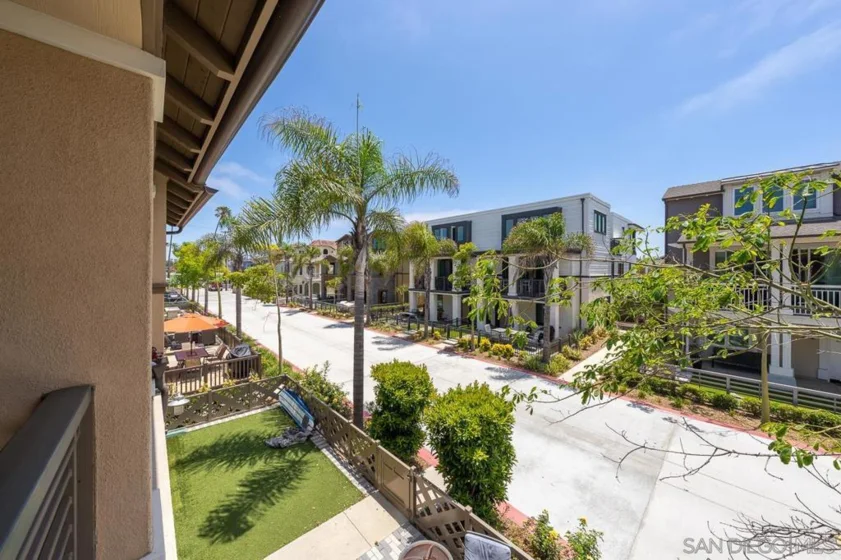 810 Santa Barbara Place photo 4