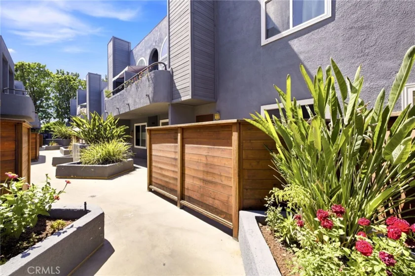 5706 Fair Avenue #104 photo 20
