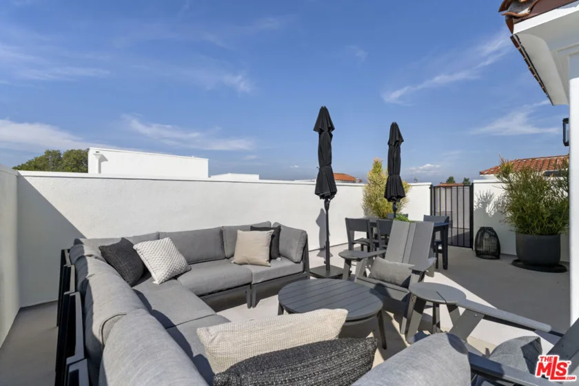 12603 Moorpark Street #306 photo 34