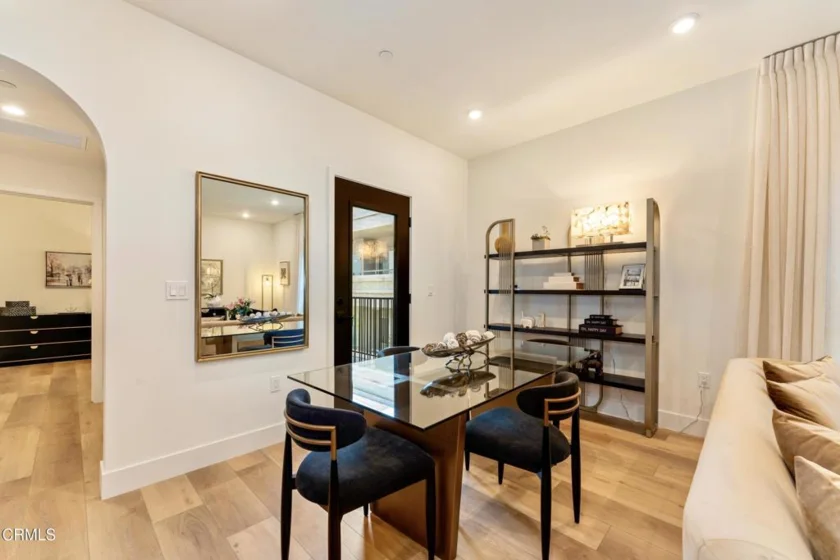 139 S Oak Knoll Avenue #303 photo 25