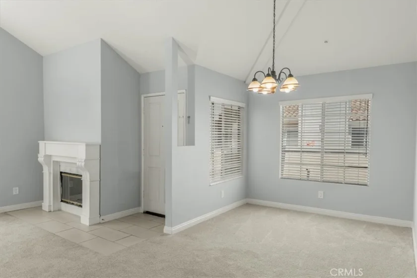 4561 Warner photo 3