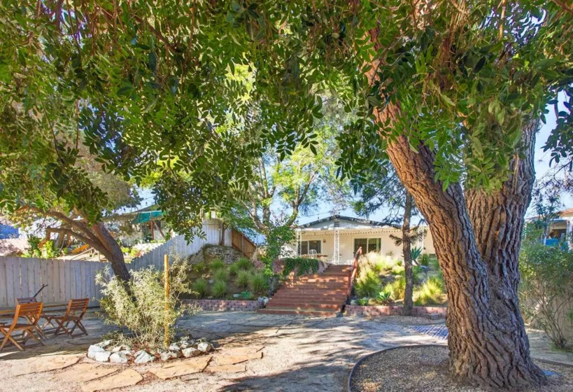 3548 De Leone Road photo 1