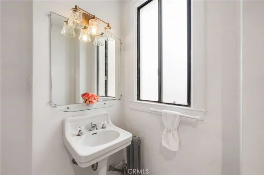 315 W 3rd #1011 photo 20