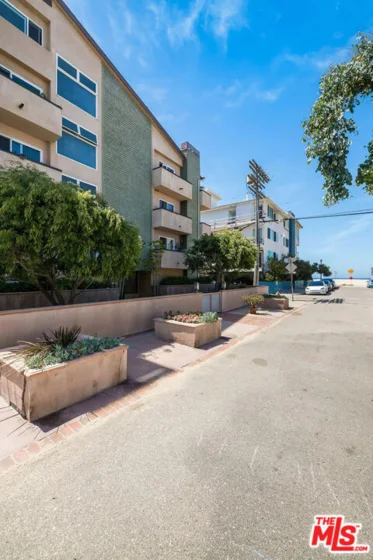 16 Quarterdeck Street #102 photo 1