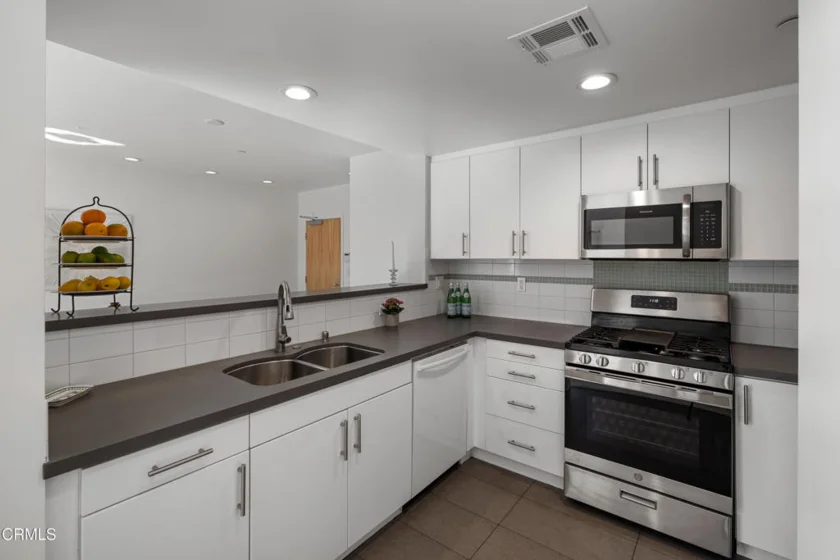 159 W Green Street #502A photo 5
