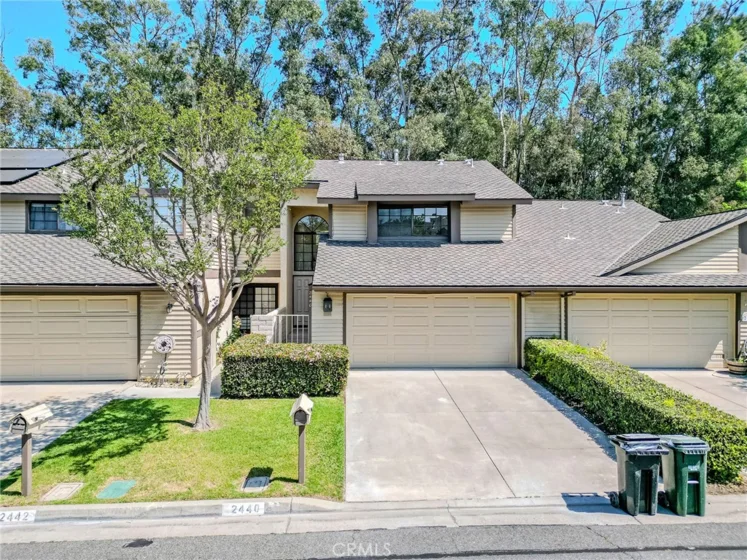 2440 Applewood photo 1