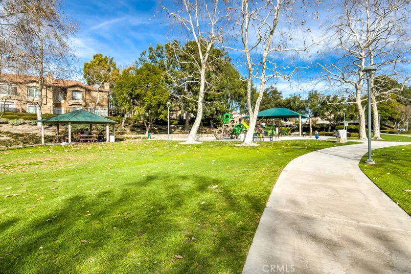 8 Veneto Lane photo 27